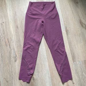 Lululemon Wunder Under 23” Crop Scalloped Hem High Rise/Roll Down Waist